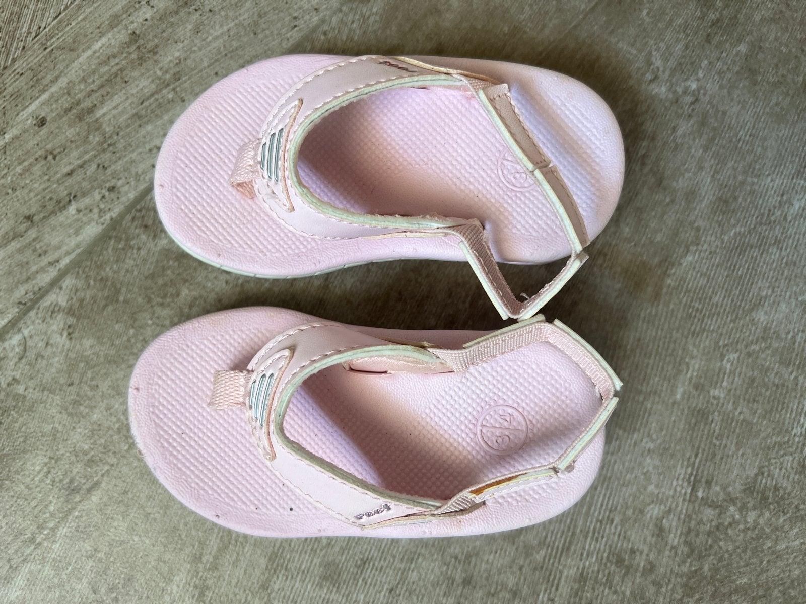 Roze Reef slippers voor meisjes - Maat 3/4, Kinderen en Baby's, Ophalen of Verzenden, Zo goed als nieuw, Meisje