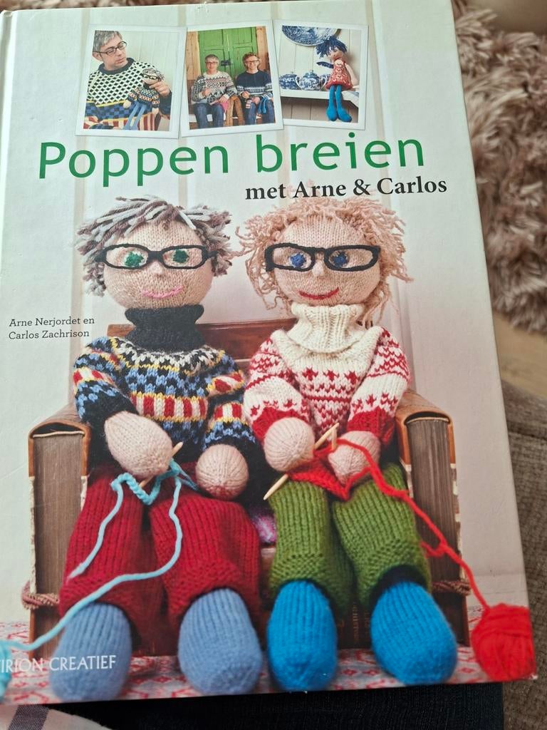 Poppen breien met Arne & Carlos - Creatief handwerkboek, Boeken, Ophalen of Verzenden, Gelezen, Breien en Haken, Arne Nerjordet en Carlos Zachrison