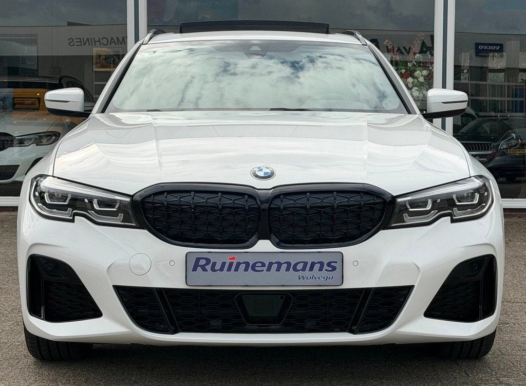BMW 3-serie Touring M340i xDrive High Executive / PANO / LED, Auto's, BMW, Wit, Vierwielaandrijving, 2998 cc, 3-Serie