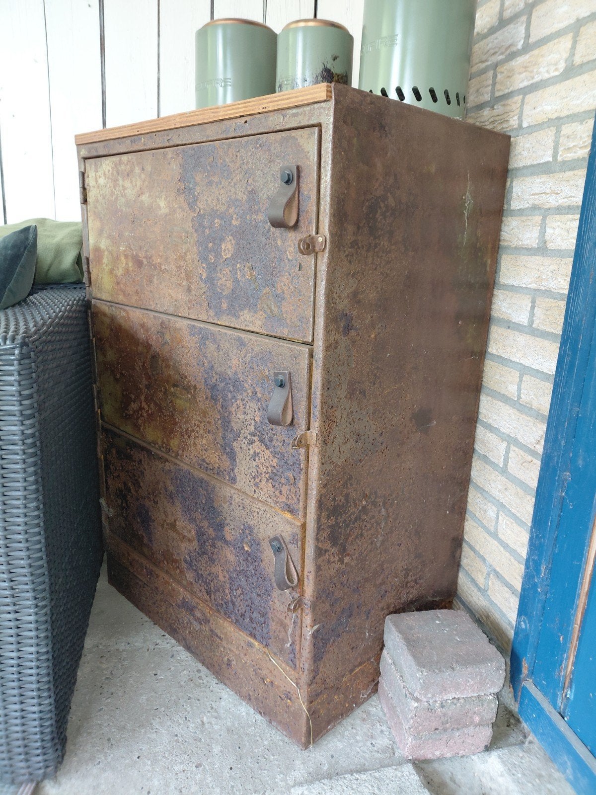 Vintage Industriële Fabriekskast / Locker met Houten Blad, Ophalen