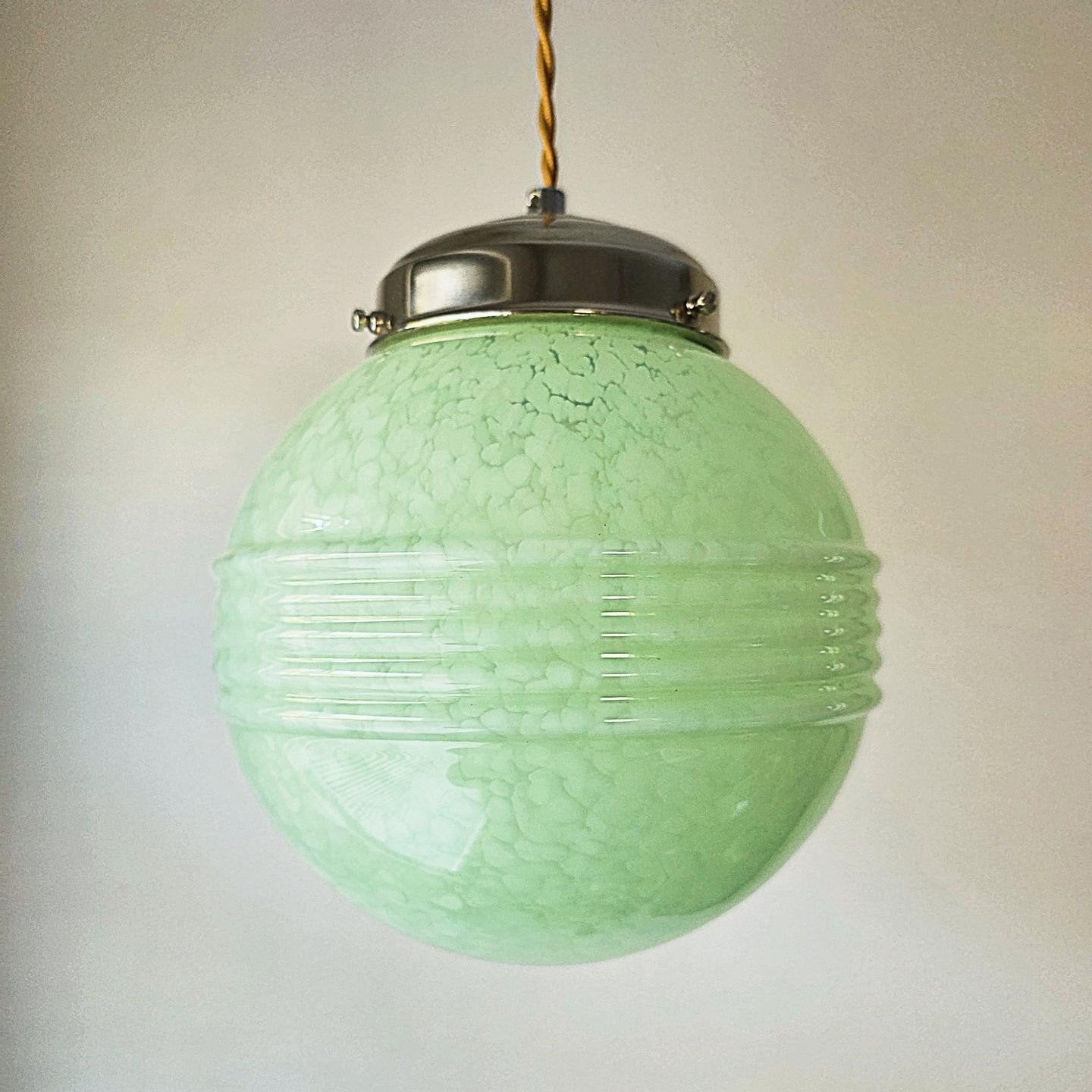 Vintage Art Deco Clichy glazen hanglamp., Art Deco, E27 (groot), Ophalen of Verzenden, Glas