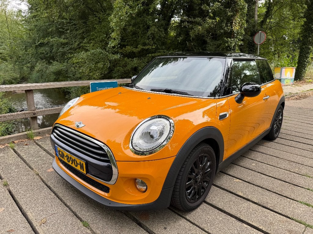 Mini Cooper 1.5 AUTOMAAT 2015 APK 08-2027, Overige kleuren, 4 stoelen, 49 €/maand, Origineel Nederlands
