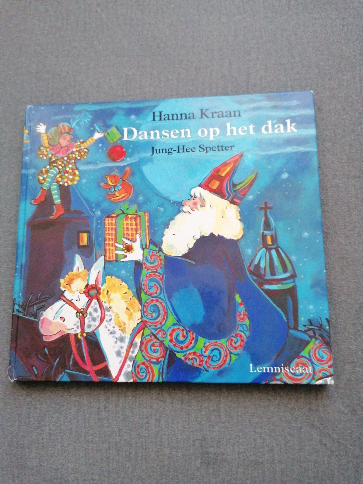 Dansen op het dak - Hanna Kraan (Sinterklaasboek), Ophalen of Verzenden, Gelezen, Hanna Kraan, Sprookjes
