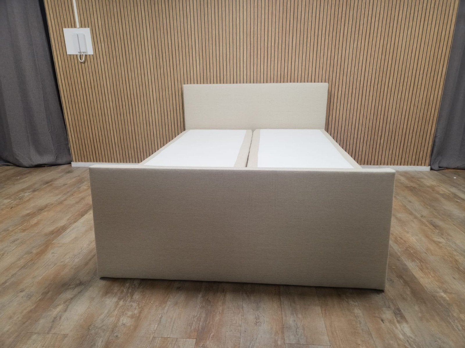 mooi beige boxspring (mogelijk voor bezorgen), Huis en Inrichting, Slaapkamer | Bedden, Beige, Tweepersoons, Ophalen of Verzenden