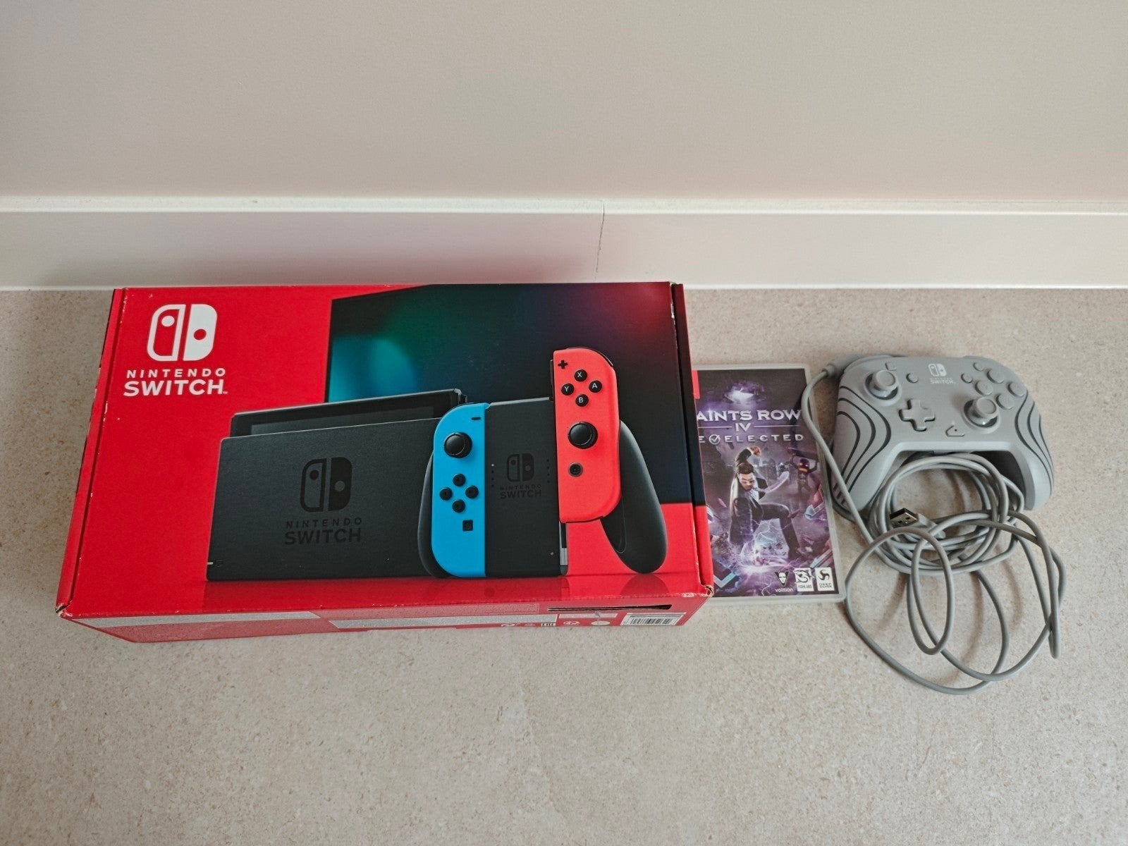 Nintendo Switch V2 in doos + controller + Saints Row 4, Spelcomputers en Games, Spelcomputers | Nintendo Switch, Zo goed als nieuw