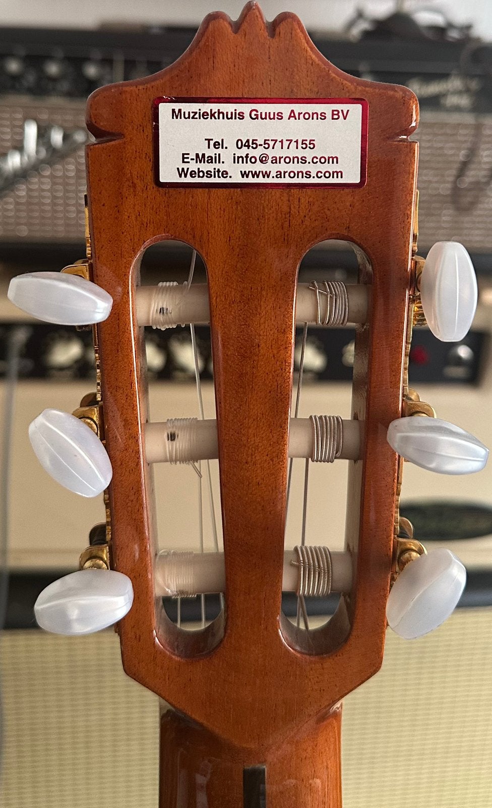 Alhambra Flatbody klassieke gitaar met piezo element., Muziek en Instrumenten, Snaarinstrumenten | Gitaren | Akoestisch, Ophalen