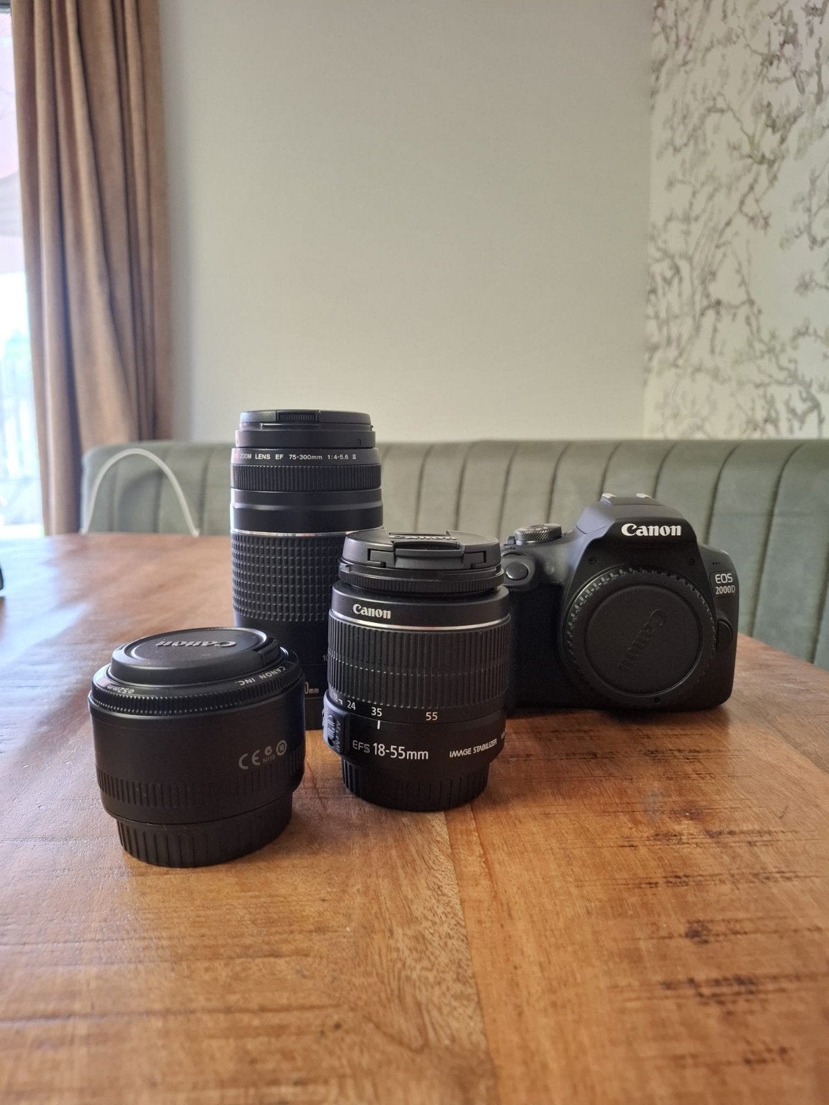 Complete Canon EOS 2000D set met 3 lenzen en accessoires, Audio, Tv en Foto, Fotocamera's Digitaal, Ophalen, Spiegelreflex, Canon