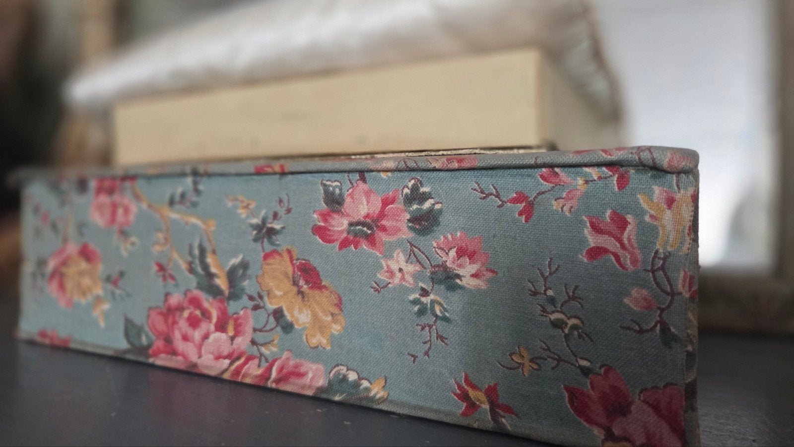 Antieke Franse stoffen doos met rozen patroon
30 bij 19 cm, Antiek en Kunst, Curiosa en Brocante, Ophalen of Verzenden