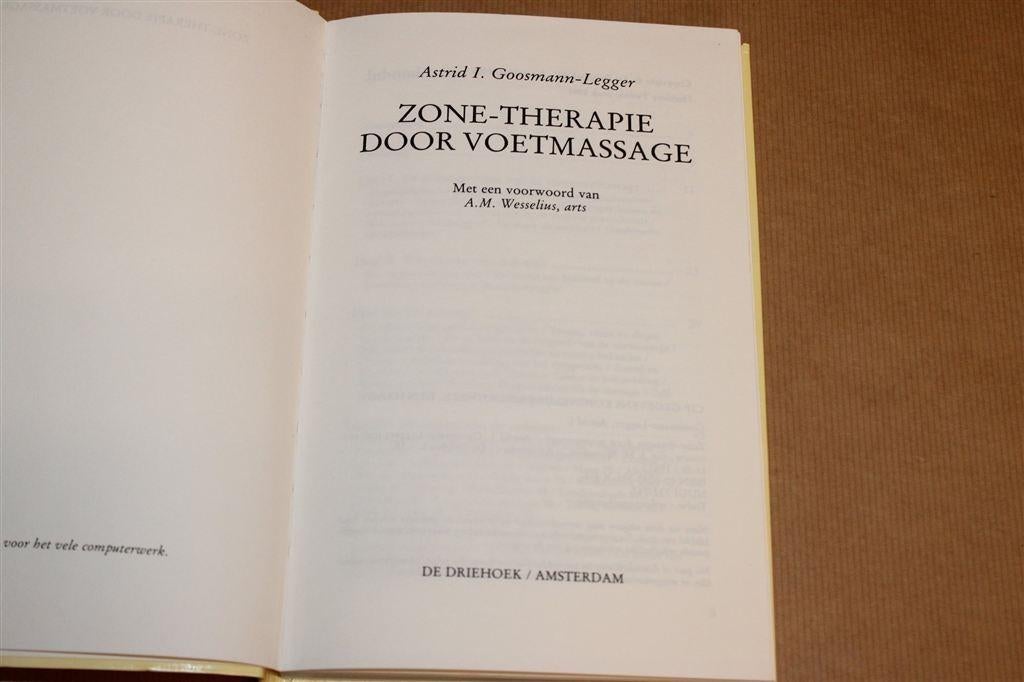 Reflexzonetherapie via Voetmassage — Rijk Geïllustreerd, Boeken, Ophalen of Verzenden, Gelezen, Overige onderwerpen, Achtergrond en Informatie