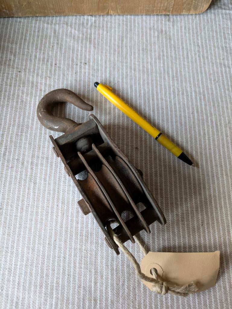 Oude ijzeren  katrol, vintage katrol, Ophalen of Verzenden