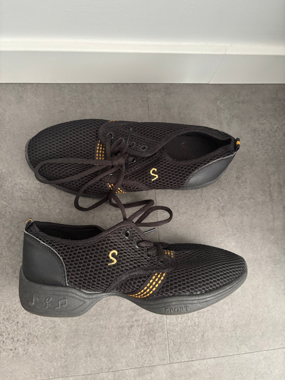 Zwarte Dansschoenen met Gele Details, Ophalen of Verzenden, Gedragen, Zwart, Dansschoenen