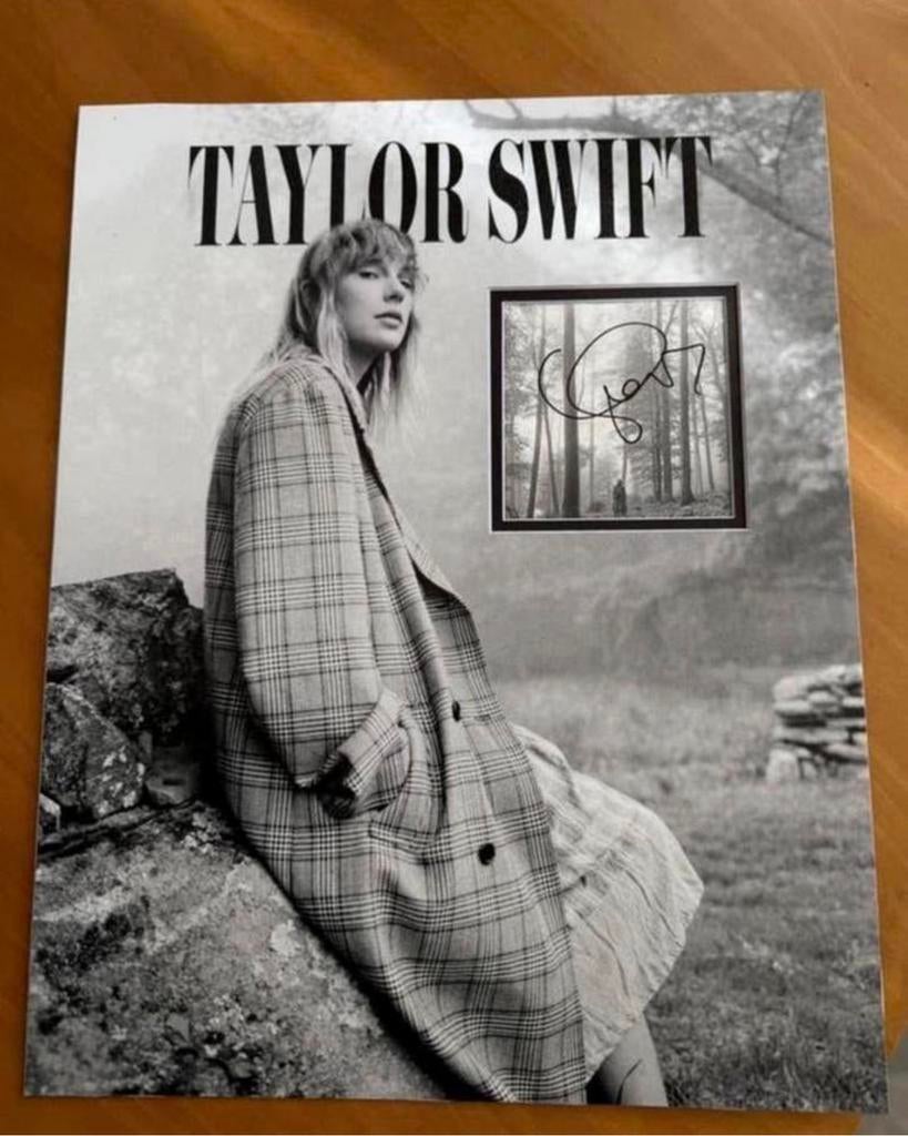 Taylor Swift - Folklore - Gesigneerd, Verzamelen, Ophalen of Verzenden, Zo goed als nieuw, Foto of Kaart, Gesigneerd