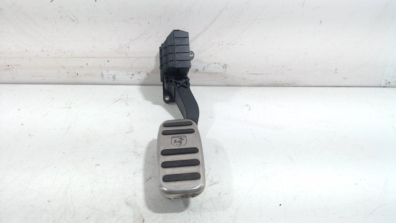 Koppelingspedaal Fiat 500C, Auto-onderdelen, Onderdelen@venauto.nl, Van der Ven Autorecycling B.V., Gebruikt, Ettenseweg 76, 4706 PB Roosendaal, The Netherlands