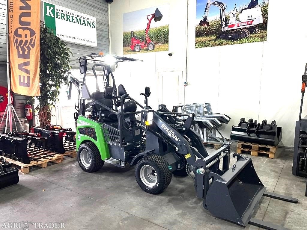 Foto 7 van Diverse kniklader minishovel shovel wiellader