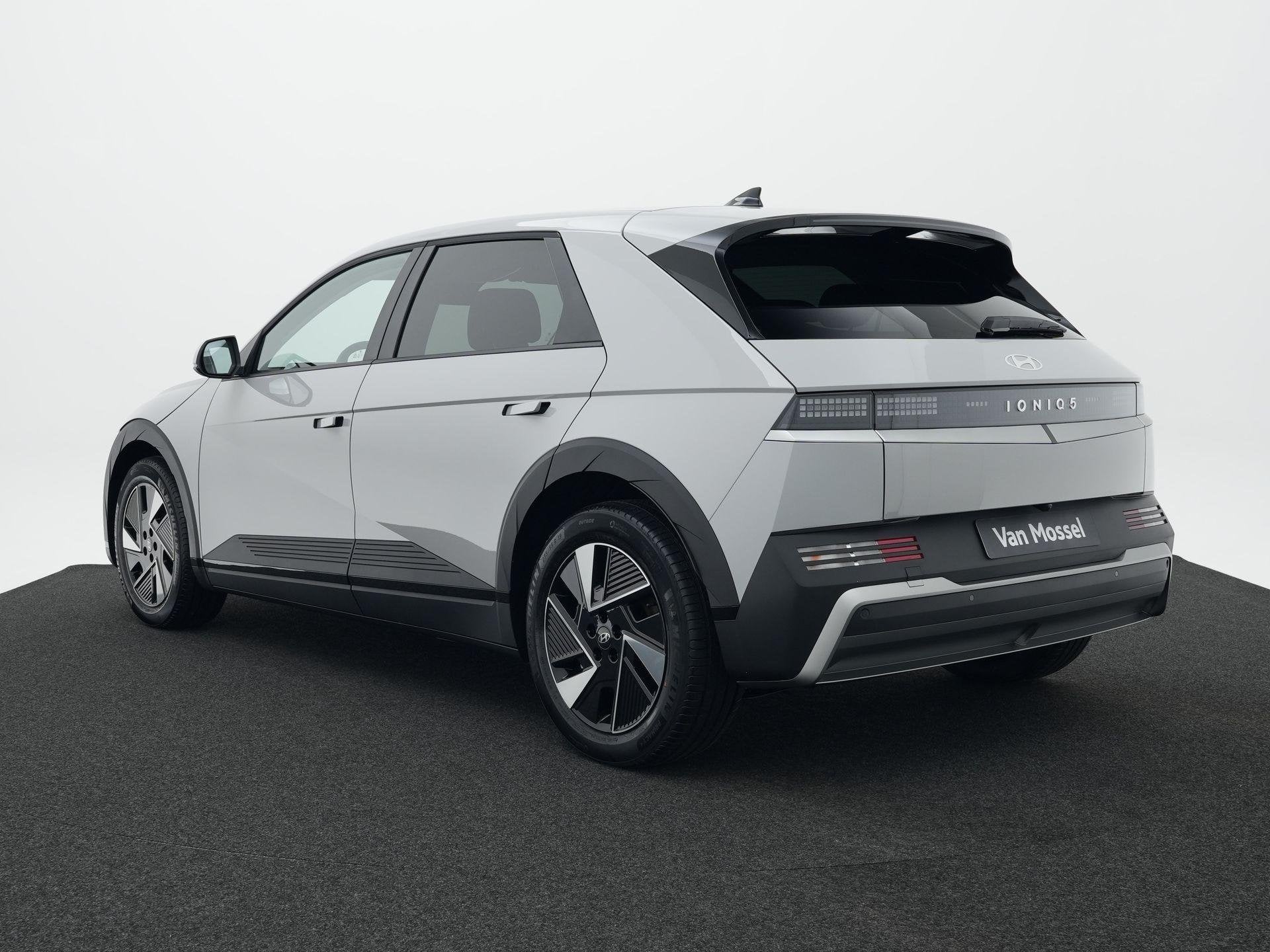 Hyundai IONIQ 5 Long Range Pure Edition 84 kWh | Stoelverwar, Auto's, Hyundai, 228 pk, Achterwielaandrijving, Zwart, IONIQ 5