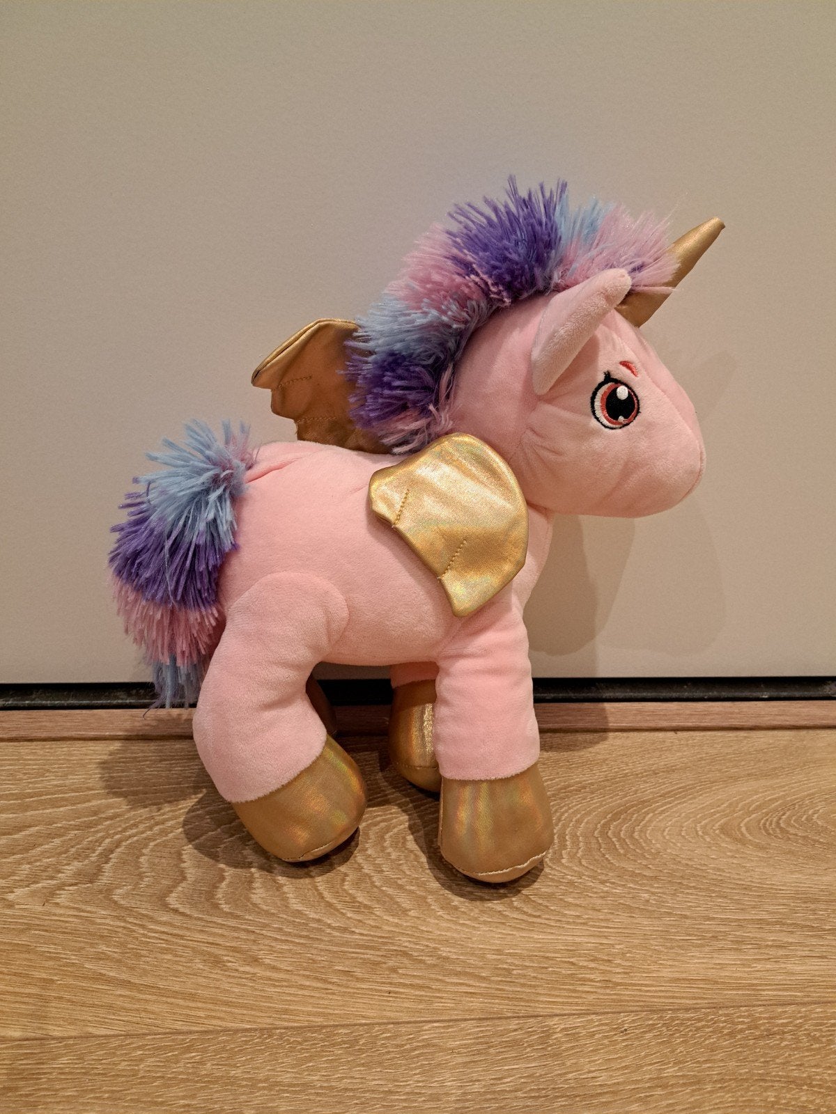 Roze eenhoorn knuffel met gouden vleugels en hoorn, Ophalen, Overige karakters, Zo goed als nieuw, Middelgroot (20 tot 80 cm)
