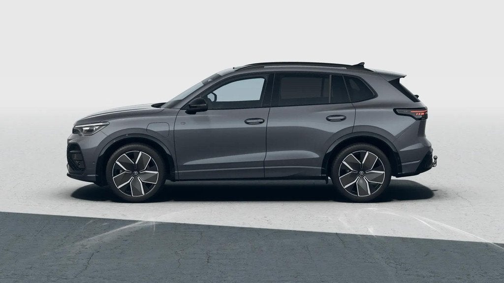 Volkswagen Tiguan 1.5 eHybrid 204pk R-Line Edition | Trekhaa, Auto's, Volkswagen, 12 maanden, Stof, 1498 cc, 150 min