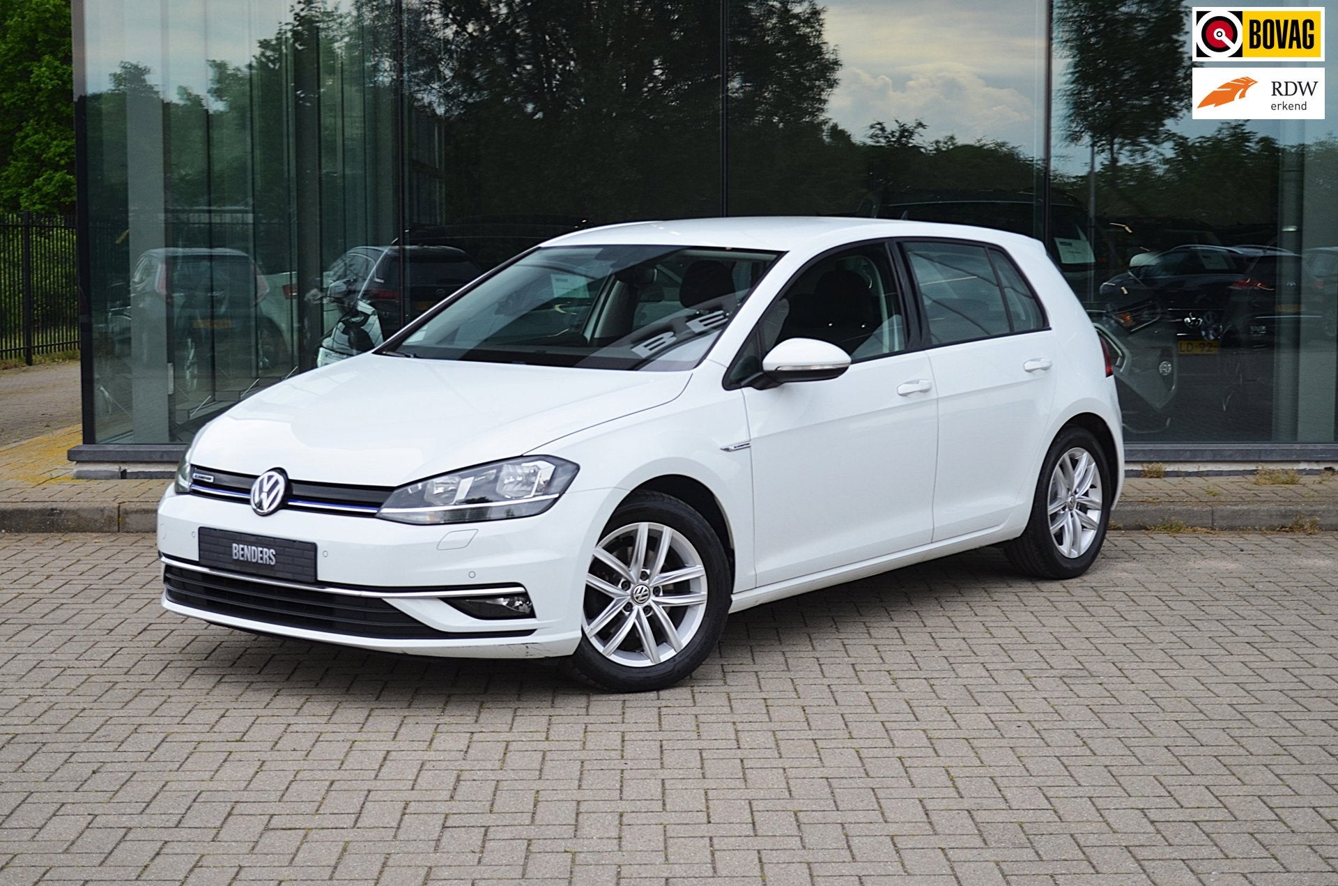 Volkswagen Golf 1.5 TSI Highline | Carplay | Automaat | Crui, Auto's, Stof, Gebruikt, Zwart, Wit