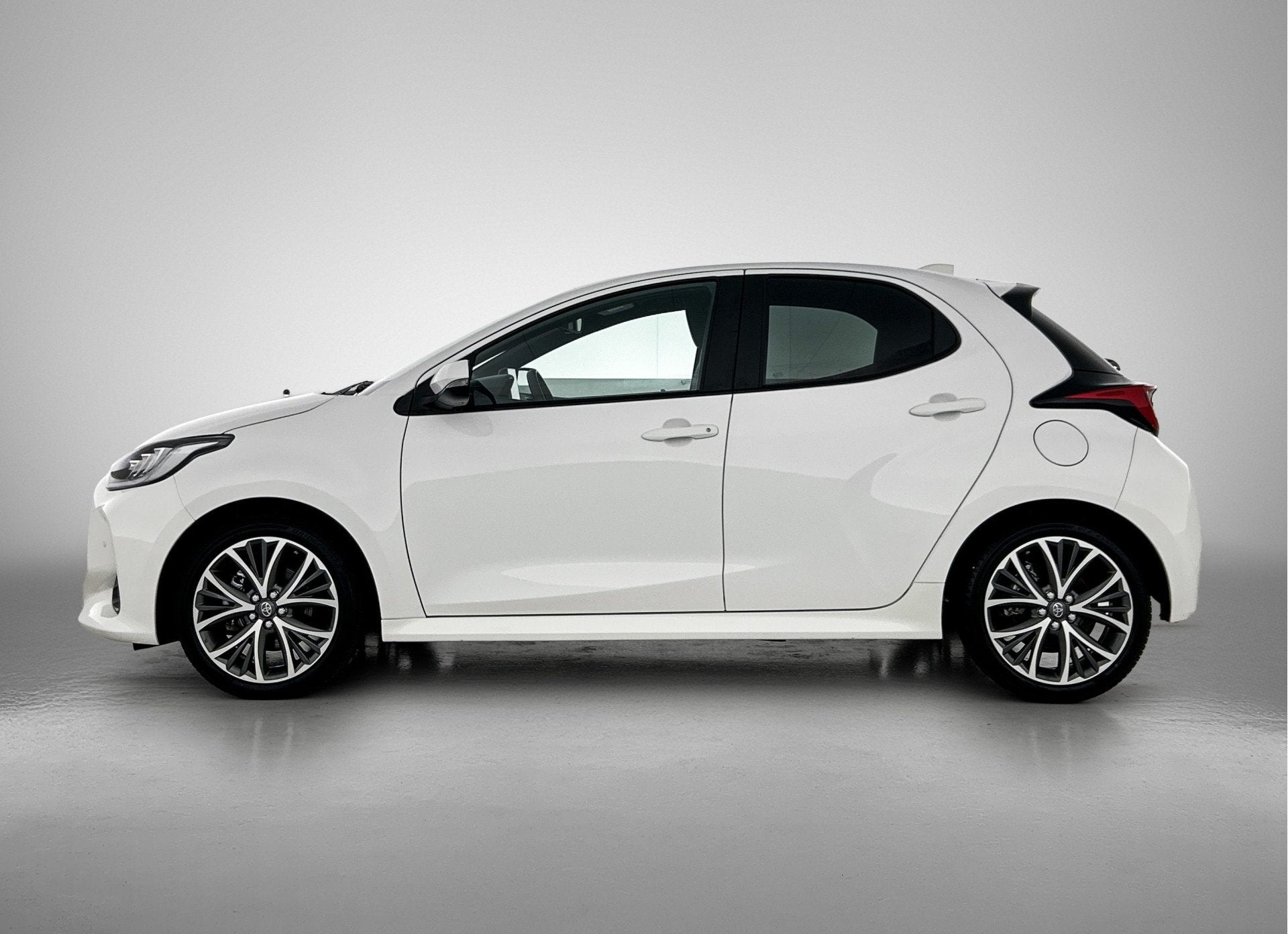 Toyota Yaris 1.5 Hybrid 130 Executive | BTW voertuig | Dodeh, 12 maanden, 450 kg, Gebruikt, Wit