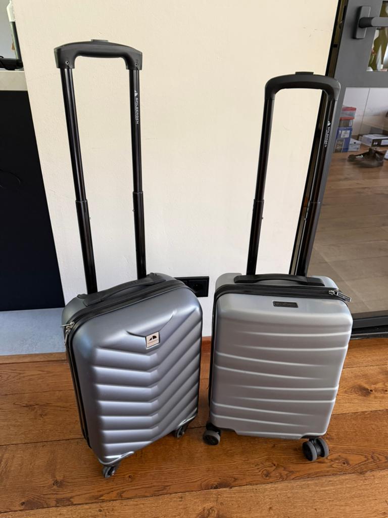 Twee handbagage koffertjes, Sieraden, Tassen en Uiterlijk, Koffers, Ophalen, 50 tot 60 cm, Hard kunststof, Zo goed als nieuw