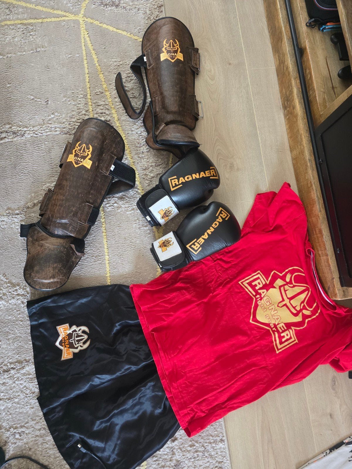 kickbox kinder outfit boxhandschoenen 8 OZ boxbroek scheen, Overige, Vechtsportbescherming, Ophalen of Verzenden, Zo goed als nieuw