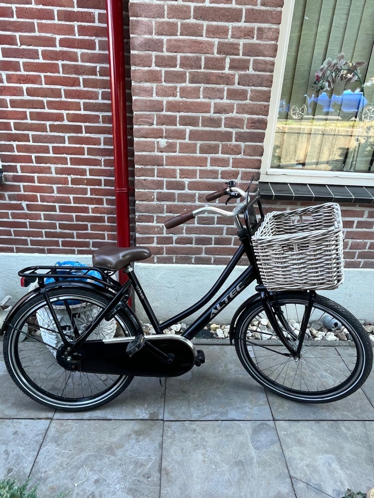Altec Urban 24 inch meisjesfiets met rieten Mand, Fietsen en Brommers, Ophalen, Zo goed als nieuw, 24 inch, Versnellingen