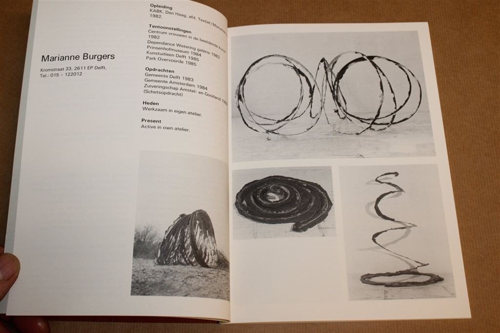 Textiel en Mode — Haagse Academie Beeldende Kunsten 1986, Boeken, Mode, Ophalen of Verzenden, Gelezen, Mode algemeen