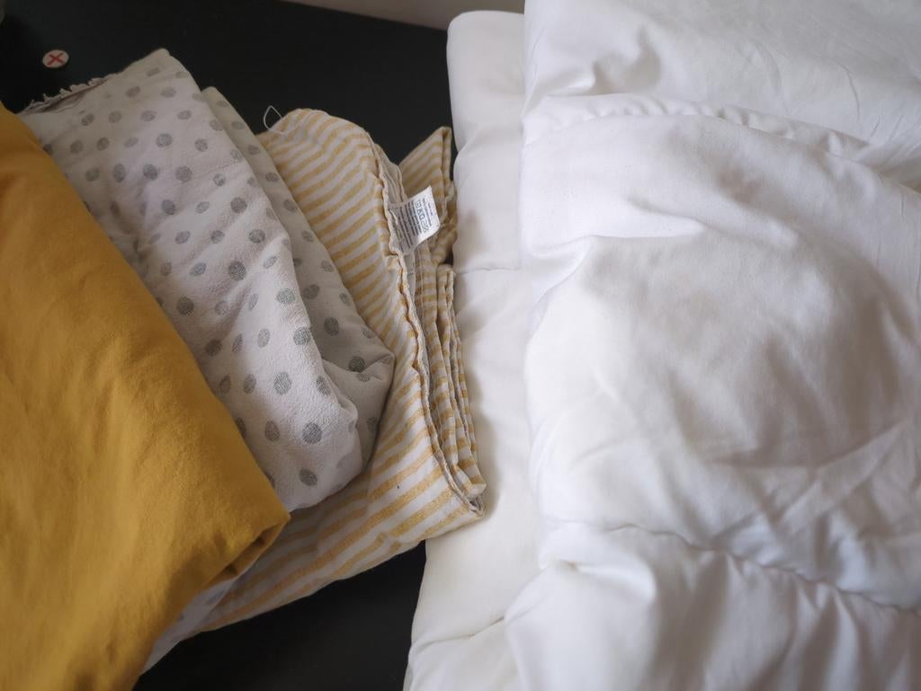 Peuterdekbed met 3 overtrekken, Gebruikt, Jongetje of Meisje, Wit, Ophalen of Verzenden