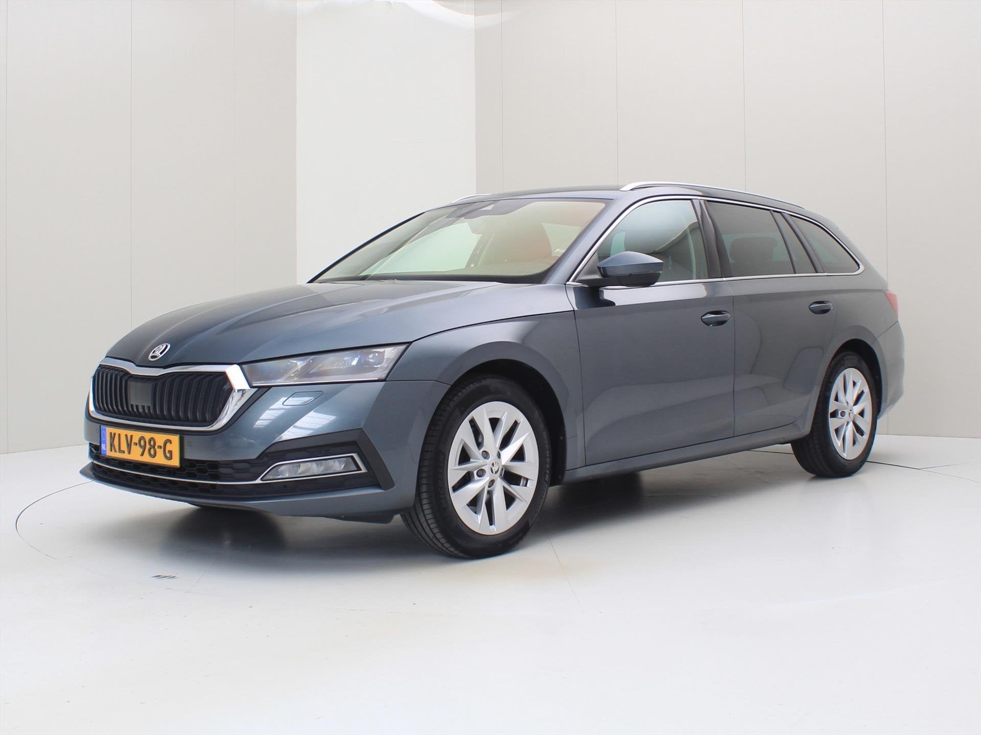 Skoda Octavia Combi 1.0 e-TSI 110PK DSG7 Style [ TREKHAAK+AC, Automaat, Stof, Gebruikt, 1253 kg