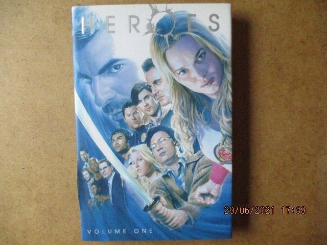 adv4793 heroes hc engels, Eén stripboek, Ophalen, Gelezen