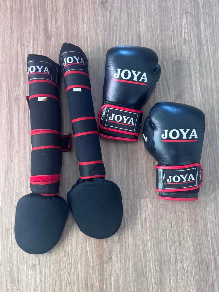 Joya Kickbox Handschoenen en Scheenbeschermers Set, Ophalen of Verzenden, Zo goed als nieuw, Bokshandschoenen