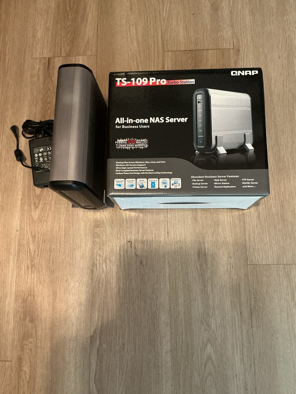 QNAP TS-109 Pro Turbo Station NAS Server, Computers en Software, Ophalen of Verzenden, Zo goed als nieuw
