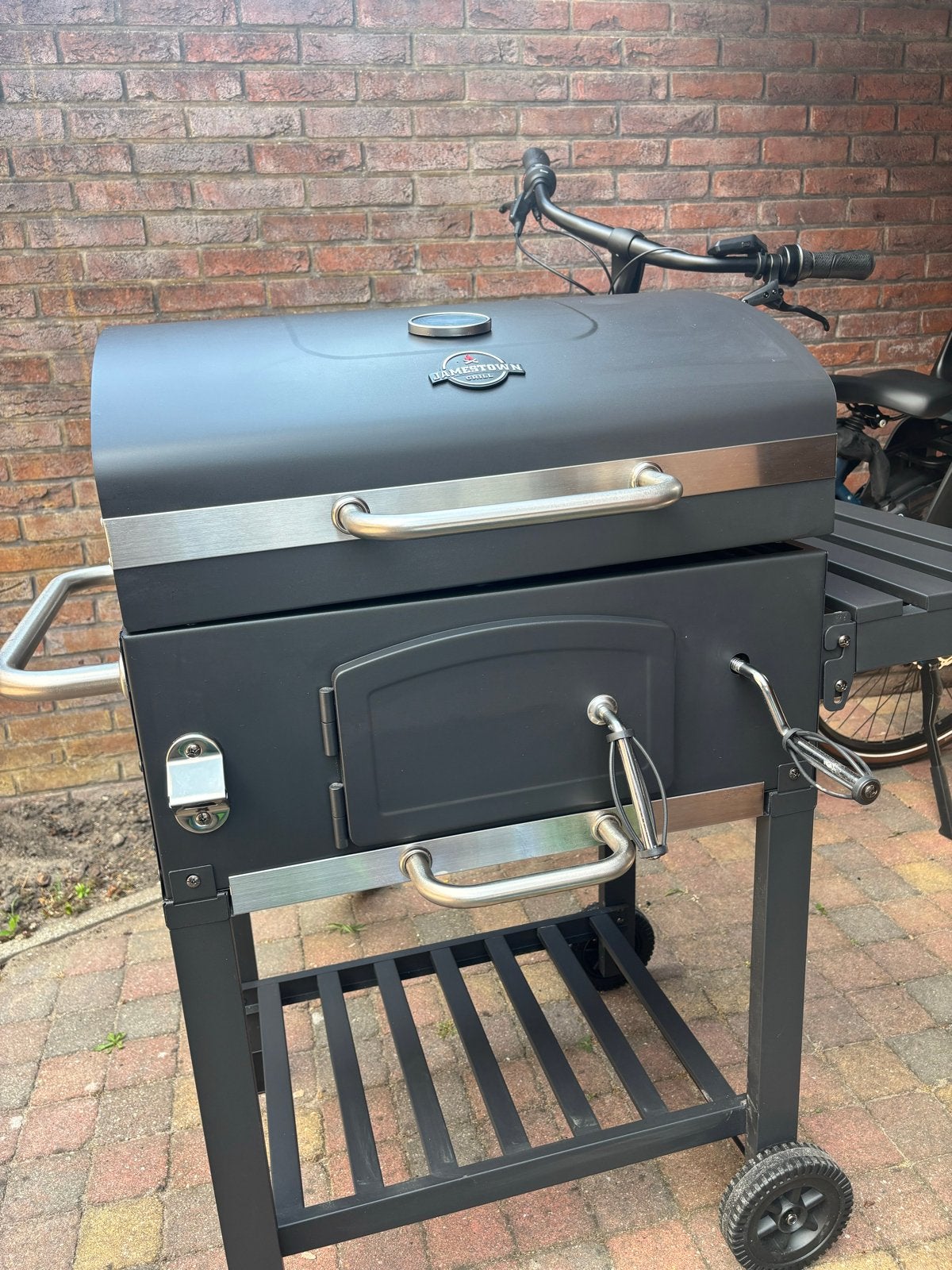 Zo goed als nieuwe Jamestown Grill BBQ - 2x gebruikt, Tuin en Terras, Houtskoolbarbecues, Ophalen, Zo goed als nieuw