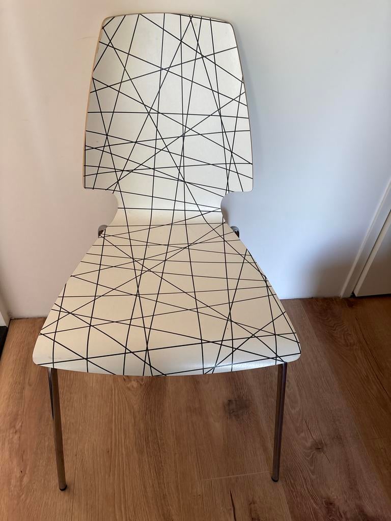 Ikea stoel met grafisch patroon, Huis en Inrichting, Stoelen, Gebruikt, Eén, Hout, Wit, Ophalen