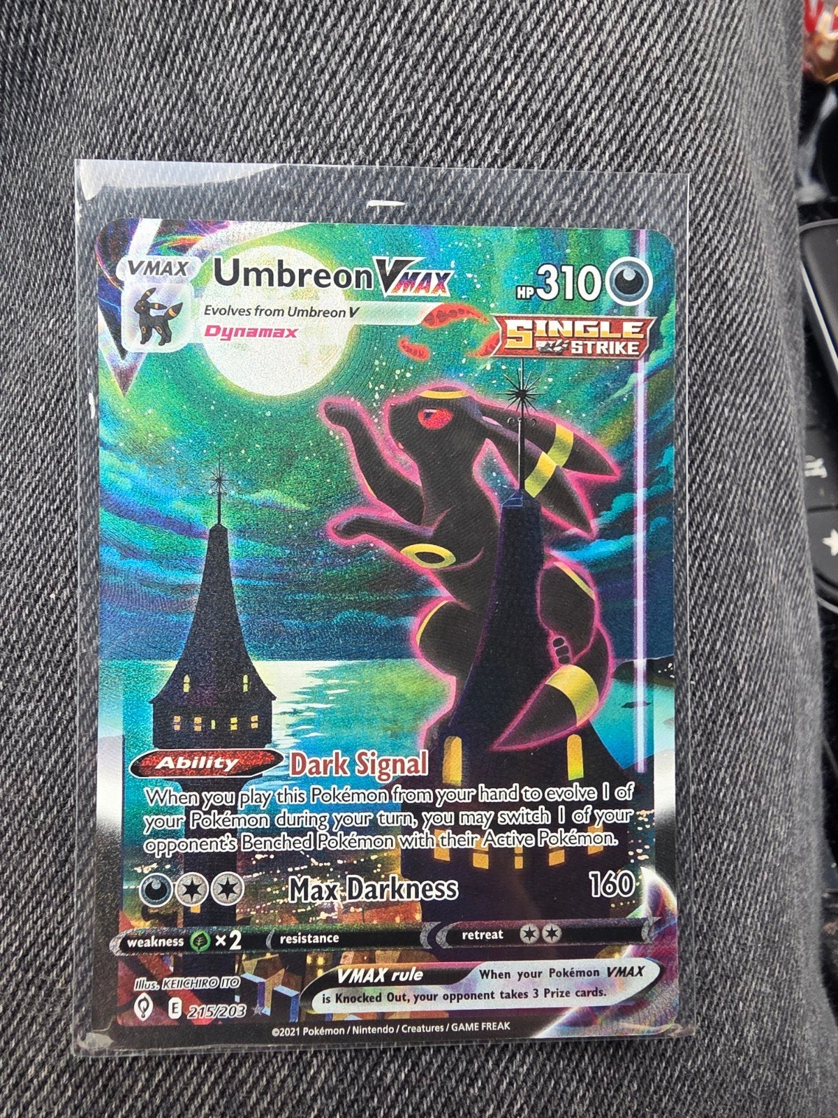 Umbreon VMAX 215, Ophalen of Verzenden, Zo goed als nieuw, Losse kaart, Foil