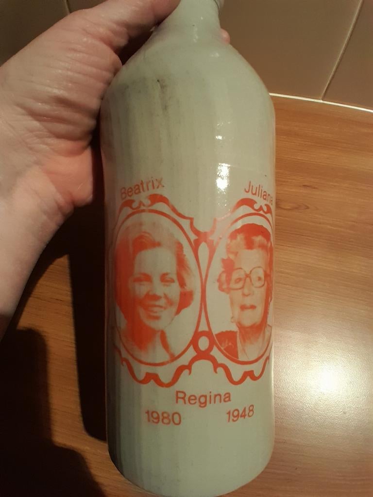 Herdenkingskruik Juliana & Beatrix, Verzamelen, Koninklijk Huis en Royalty, Ophalen