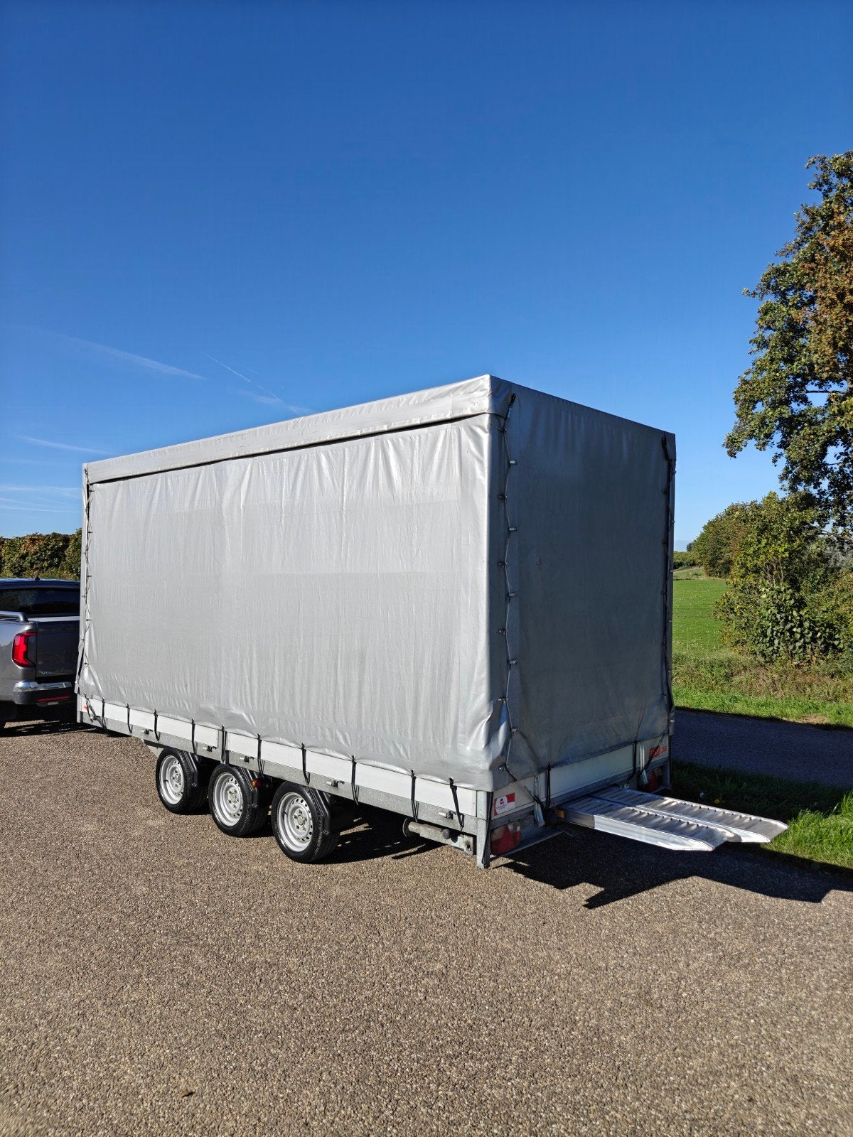 Grote gesloten aanhanger met schuif huif + rijplaten, Ophalen of Verzenden, Zo goed als nieuw