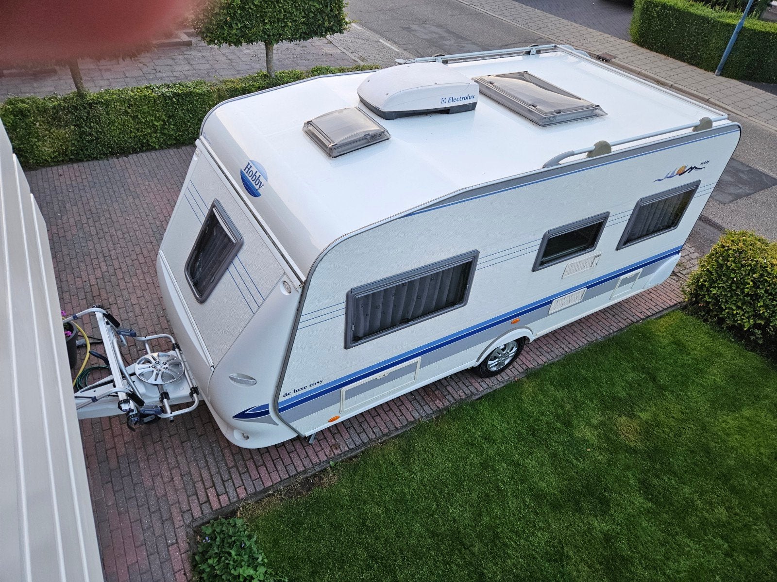 Hobby de Luxe 460 Ufe Mover en airco, Rondzit, Hobby, Particulier, Vast bed