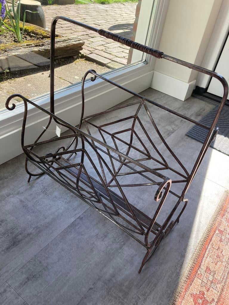 Metalen krantenrek / tijdschriftenrek / houtblokkenhouder, Ophalen of Verzenden, Gebruikt