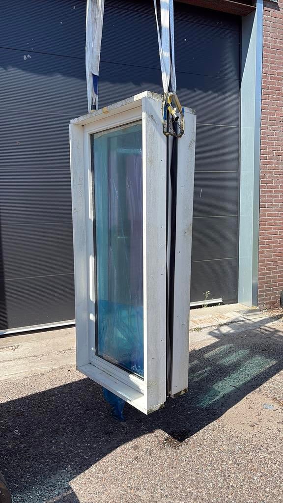Raamkozijnen en deurkozijnen, Raamkozijn, Ophalen of Verzenden, Zo goed als nieuw, 75 tot 150 cm