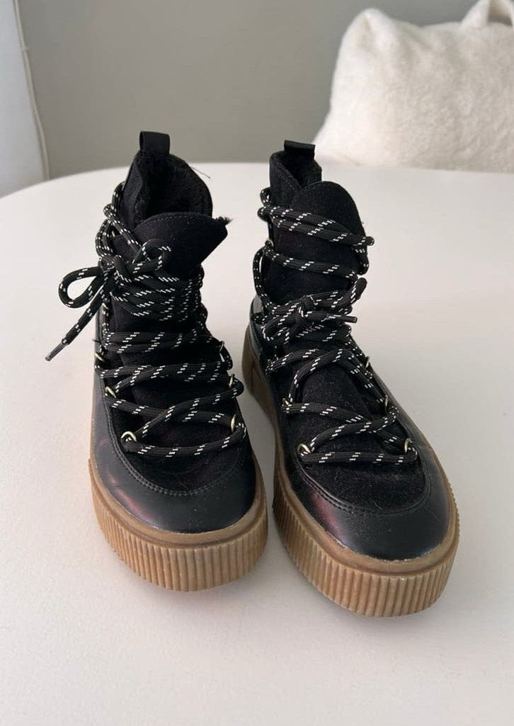 H&M divided snowboots warme korte laarsjes, Kleding | Dames, Ophalen, Zo goed als nieuw, Zwart, Snowboots