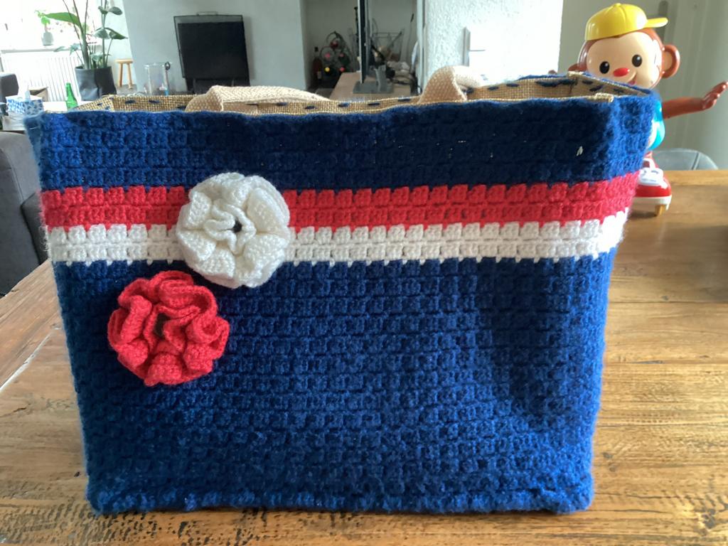 Handgemaakte tas blauw met rood en wit, Sieraden, Tassen en Uiterlijk, Tassen | Damestassen, Ophalen of Verzenden, Zo goed als nieuw
