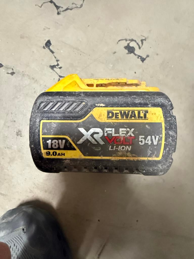 Dewalt Afkortzaag DCS777 54V/18V Flexvolt met 1 accu, Ophalen of Verzenden, Zo goed als nieuw