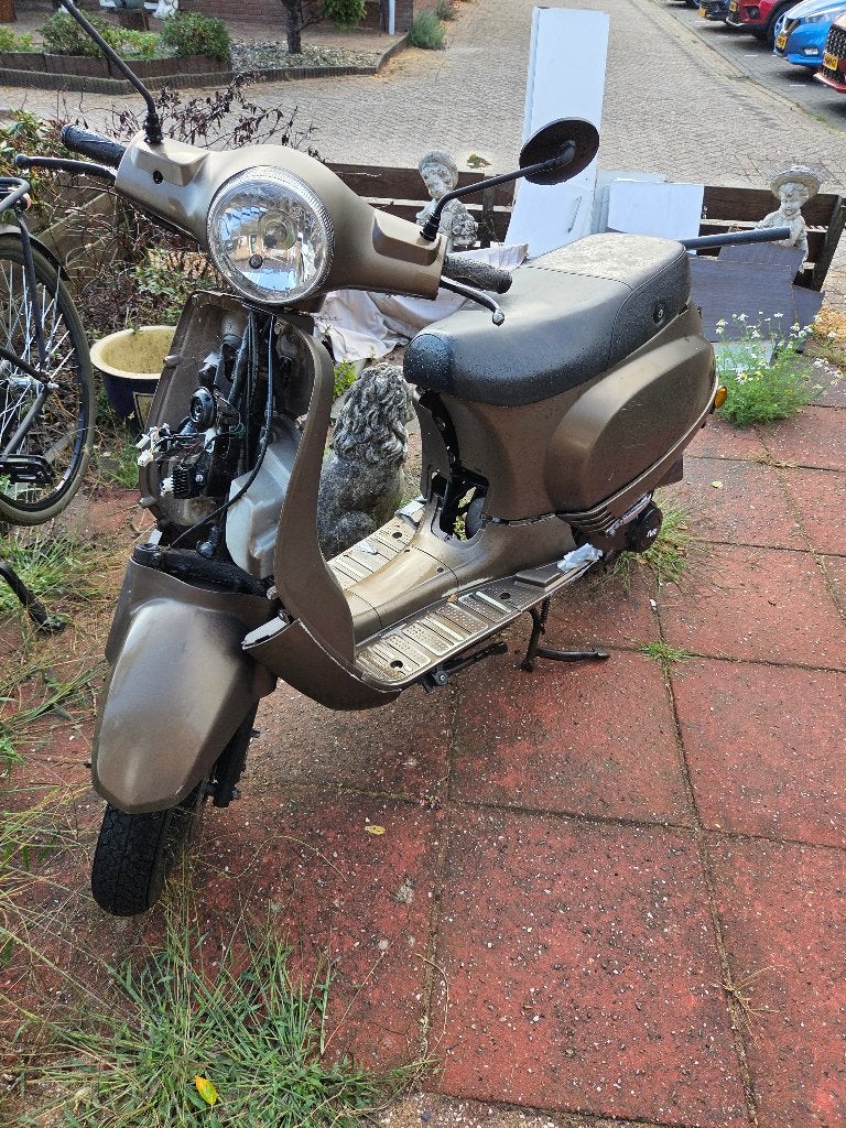 Iva scooter, Ophalen, Gebruikt, Maximaal 45 km/u, Benzine