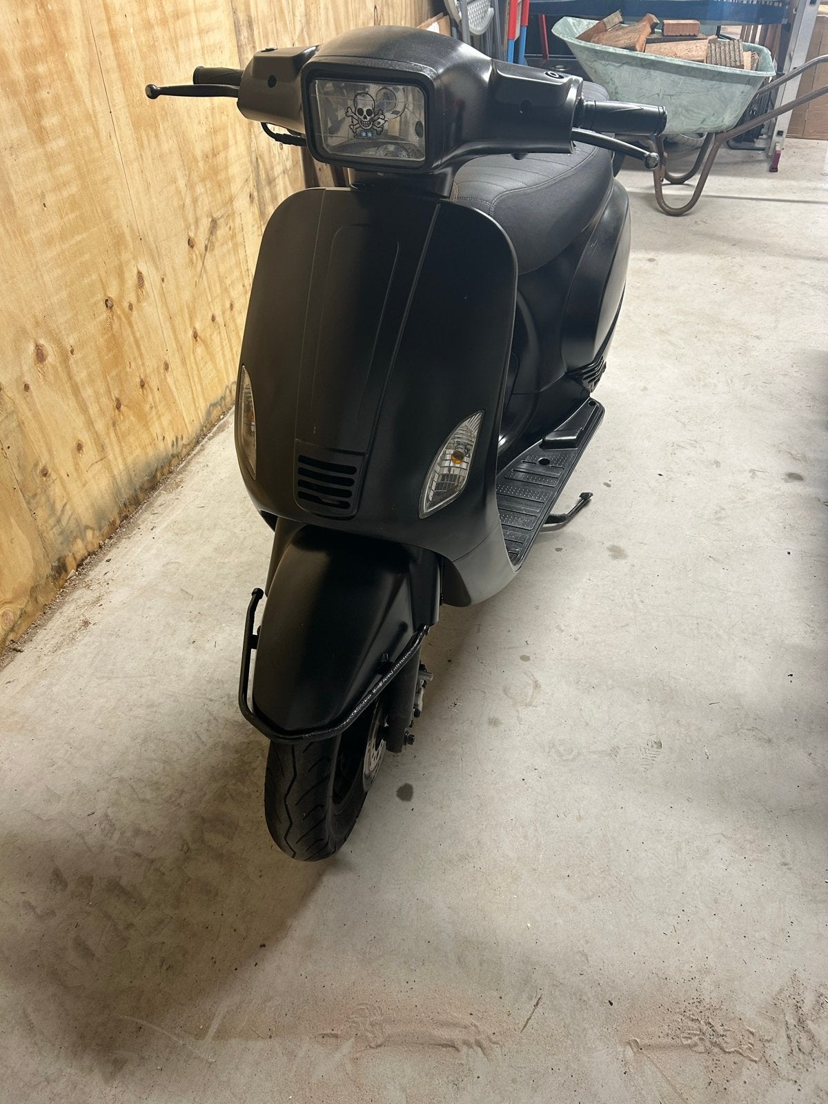 Zwarte agm scooter 50cc, Fietsen en Brommers, Ophalen, Gebruikt, Overige typen, Overige merken