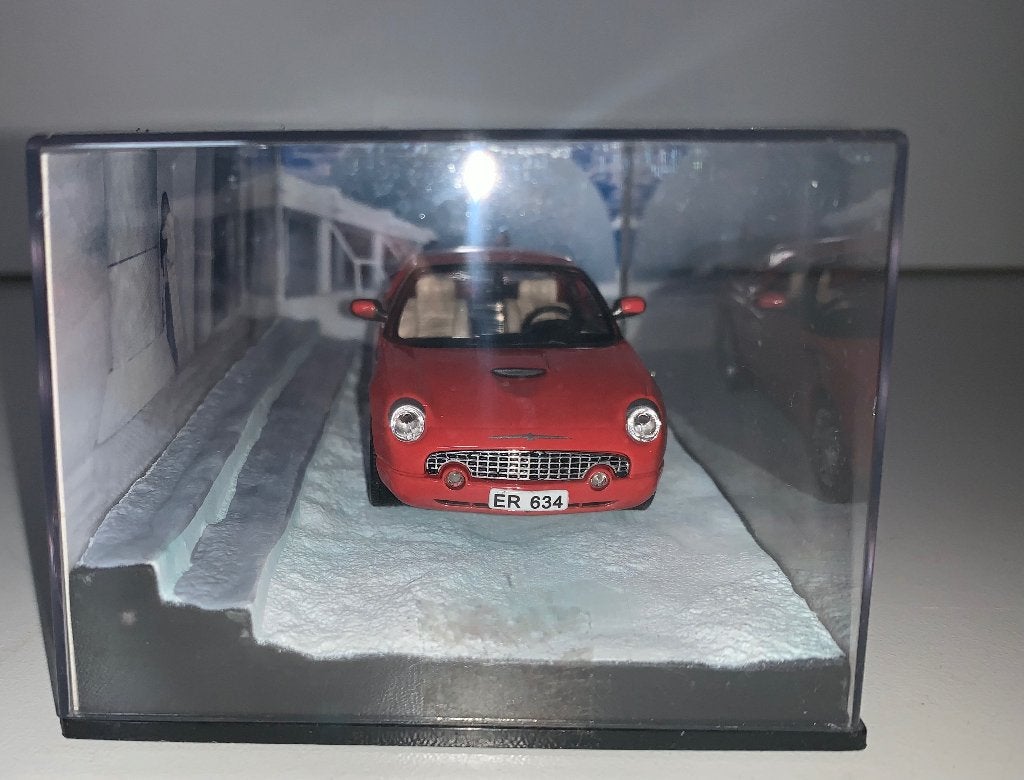 Ford thunderbird james bond schaalmodel, Ophalen of Verzenden, Zo goed als nieuw, Auto, Overige merken