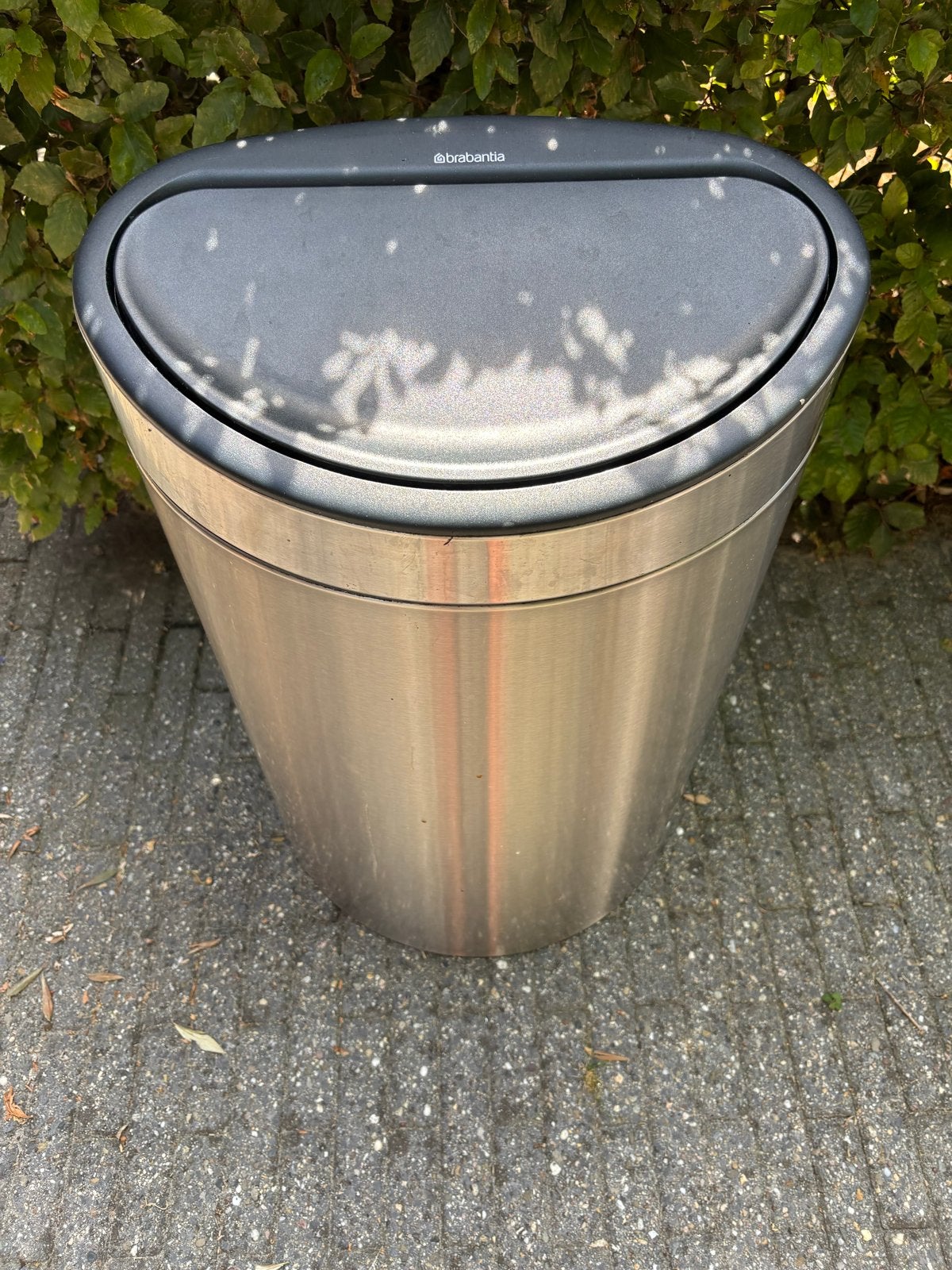 Brabantia Touch Bin - Stijlvolle en ruime afvalemmer, Huis en Inrichting, Woonaccessoires | Prullenbakken, Ophalen, 50 – 75, Gebruikt