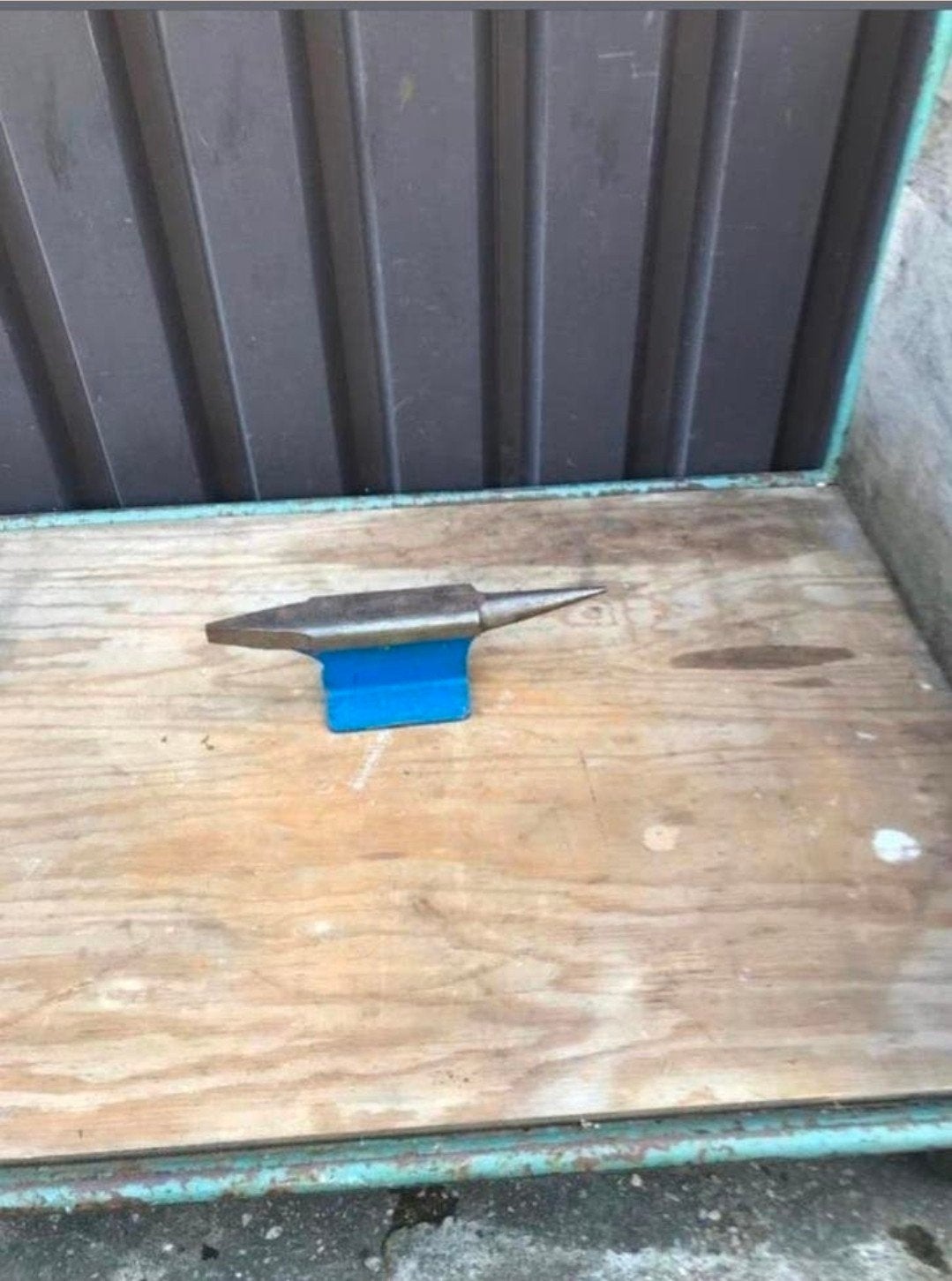Aambeeld met blauwe basis, Ophalen of Verzenden, Gebruikt