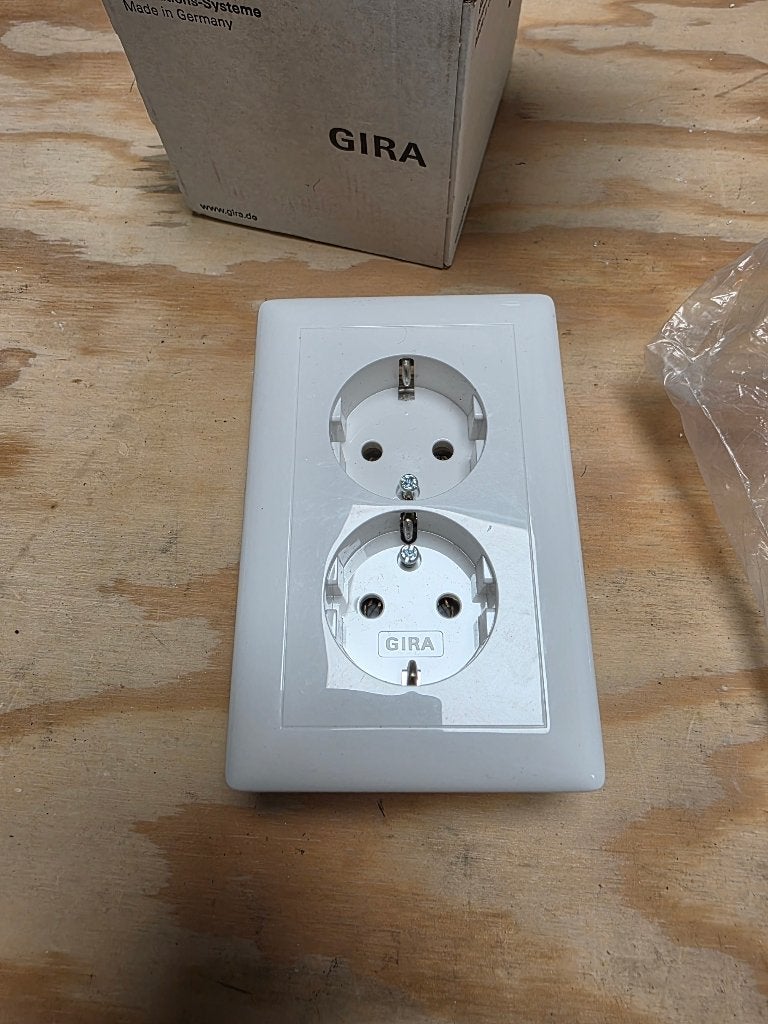 Gira dubbel stopcontact, Ophalen of Verzenden, Zo goed als nieuw, Gira, Stopcontact
