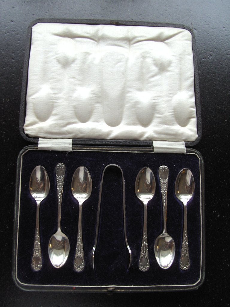 Set verzilverde lepeltjes met suikertang in originele doos, Ophalen of Verzenden